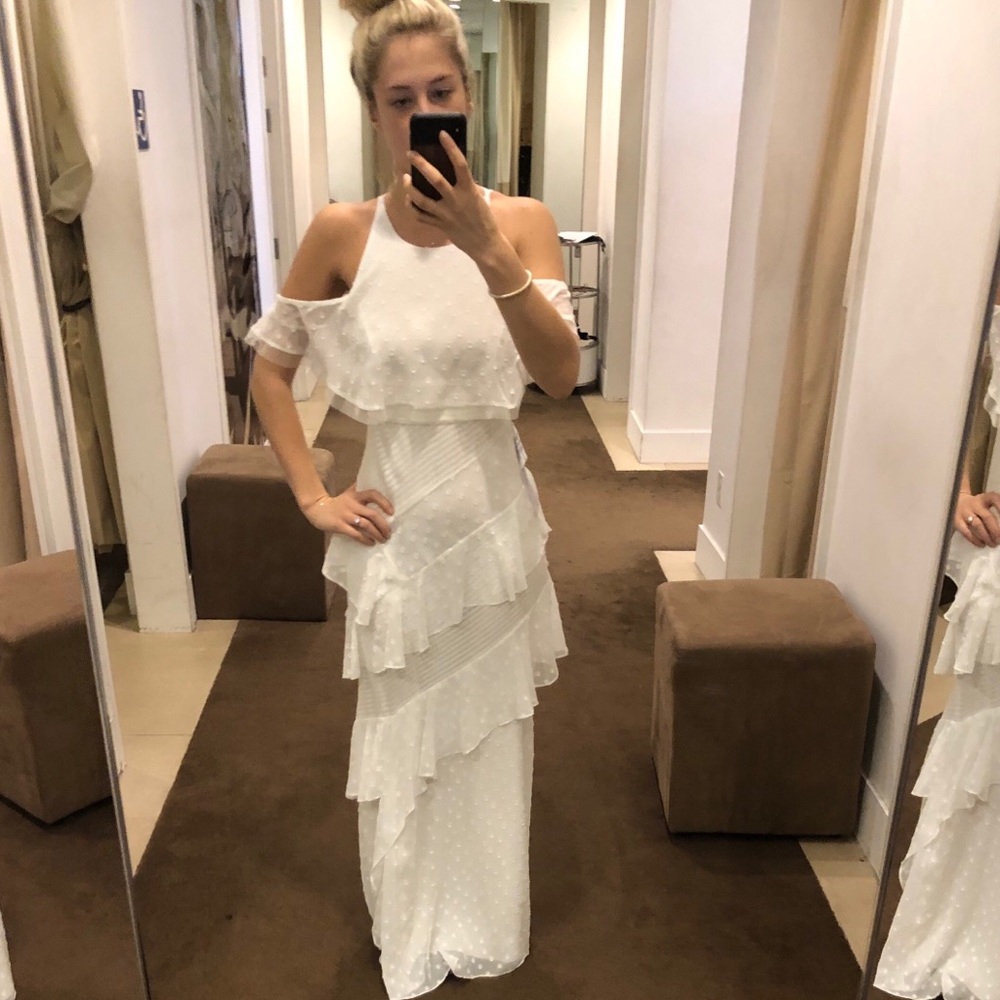 🔥 BCBG Maxazria white ruffle tiered gown